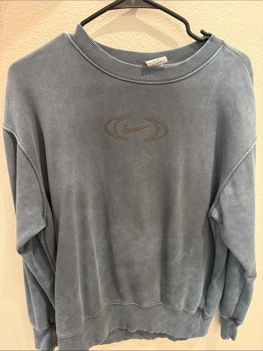 Nike Light Blue Crew Neck Sweatshirt with Center Logo